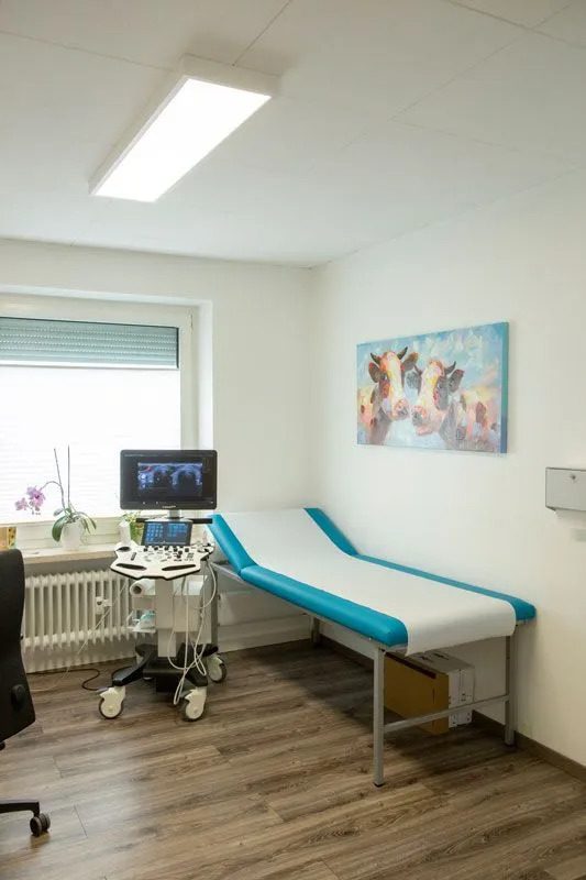 Untersuchungsraum mit Ultraschallgerät